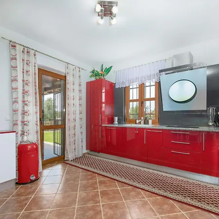 Holiday home Shirin Mit Pool, Jacuzzi Und Kamin *