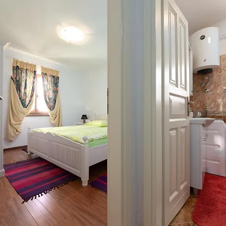 Holiday home Shirin *