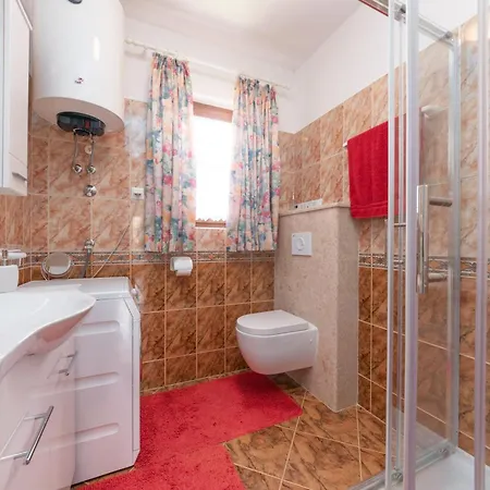 Shirin Mit Pool, Jacuzzi Und Kamin Holiday home
