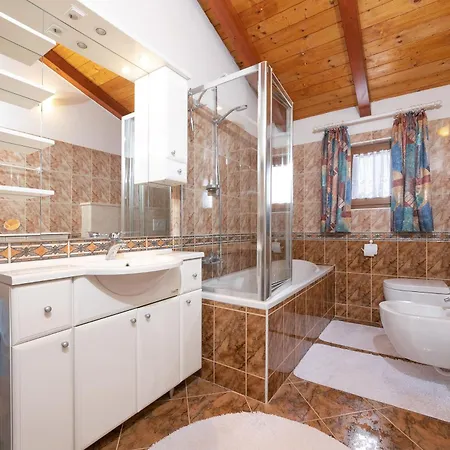Holiday home Shirin